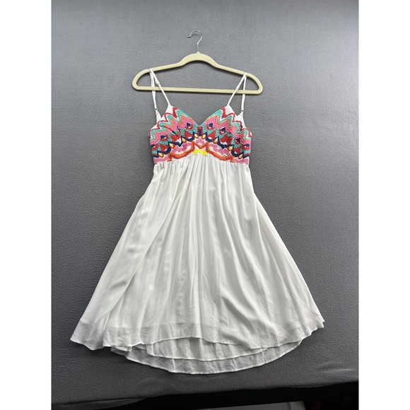 Pilyq Dresses & Skirts - PilyQ Dress Womens Medium Large White Embroidered Beach Cover-Up Tie Back Rayon